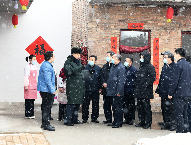 2022年1月26日，習(xí)近平總書(shū)記在山西霍州馮南垣村受災(zāi)村民師紅兵家看望。