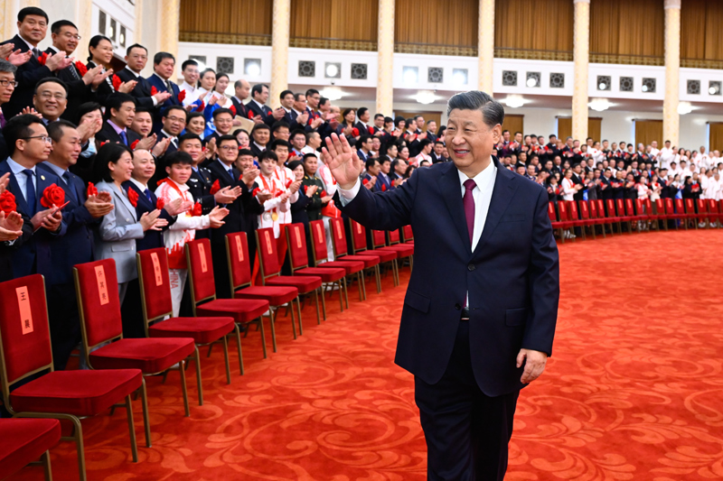 2022年4月8日，北京冬奧會、冬殘奧會總結(jié)表彰大會在北京人民大會堂隆重舉行。會前，習(xí)近平等會見北京冬奧會、冬殘奧會突出貢獻集體代表、突出貢獻個人和中國體育代表團成員。