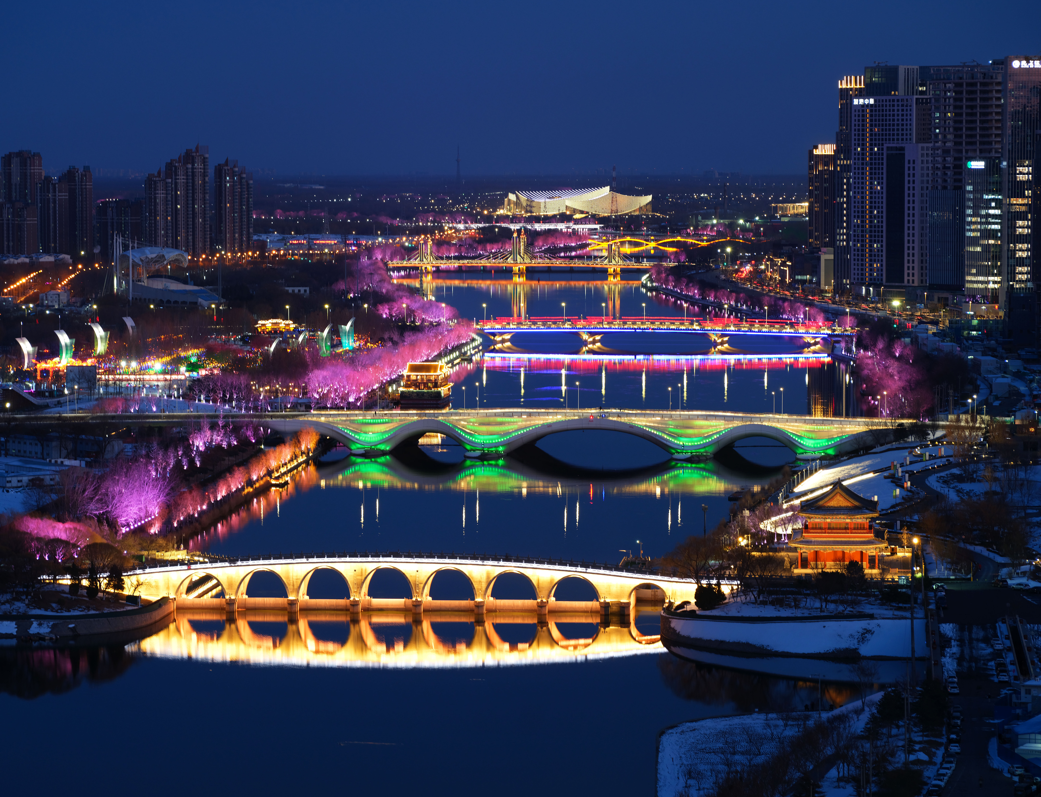 2024年2月22日，京杭大運河北京通州段夜景。